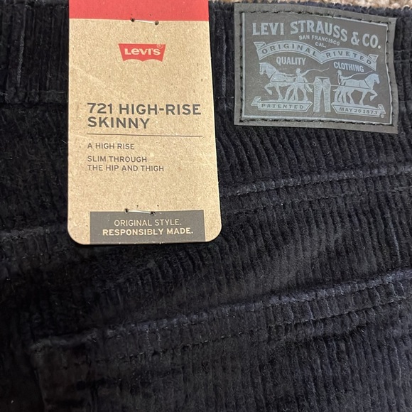 Levi’s Corduroy 721 High-Rise Skinny Pants - Picture 5 of 8